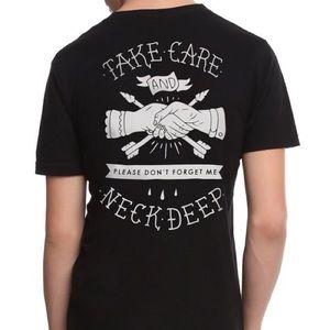 Hot Topic T-shirt Neck Deep Band black shirt